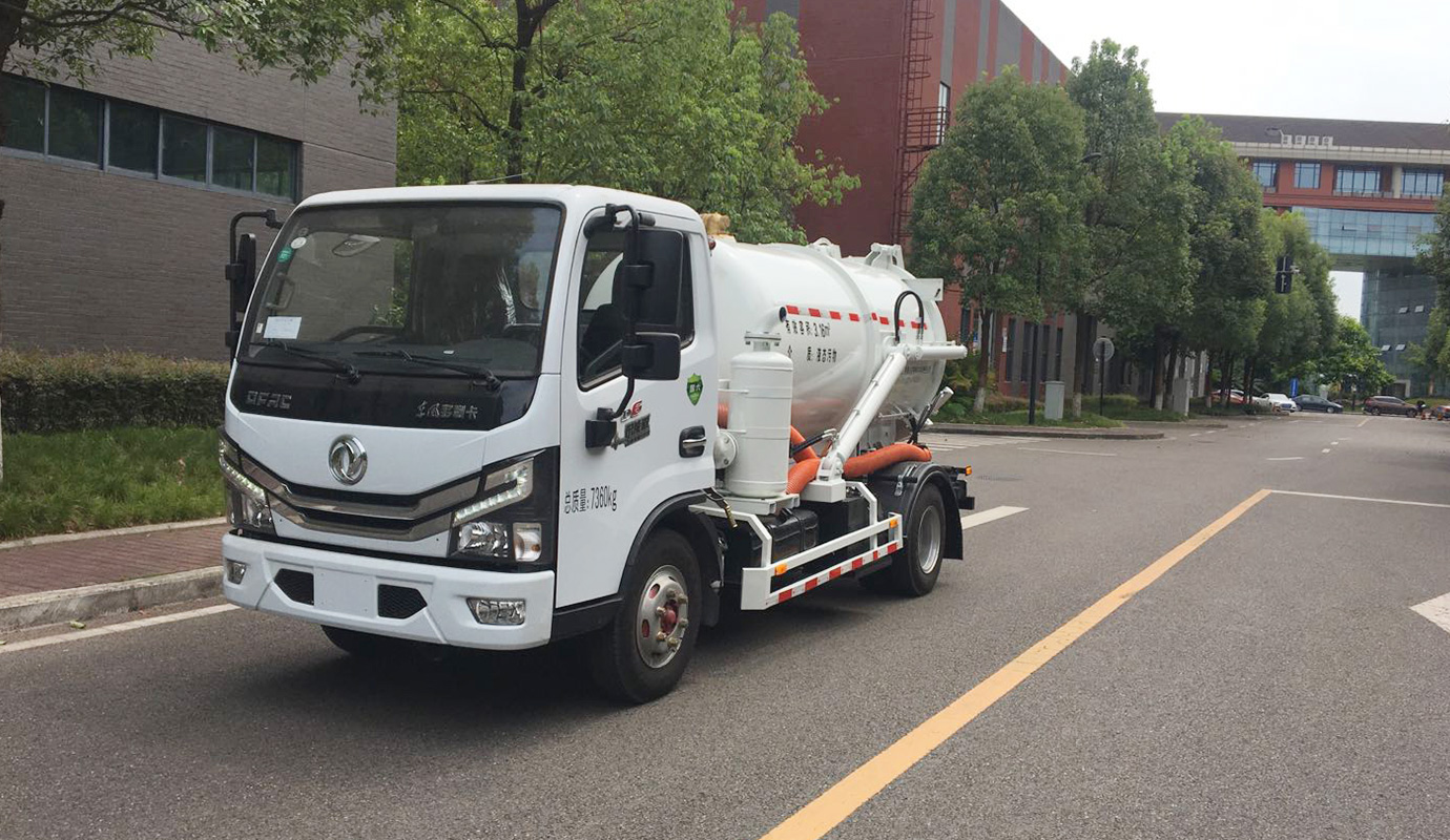 NDT5070GXW吸污車(chē)-2.jpg